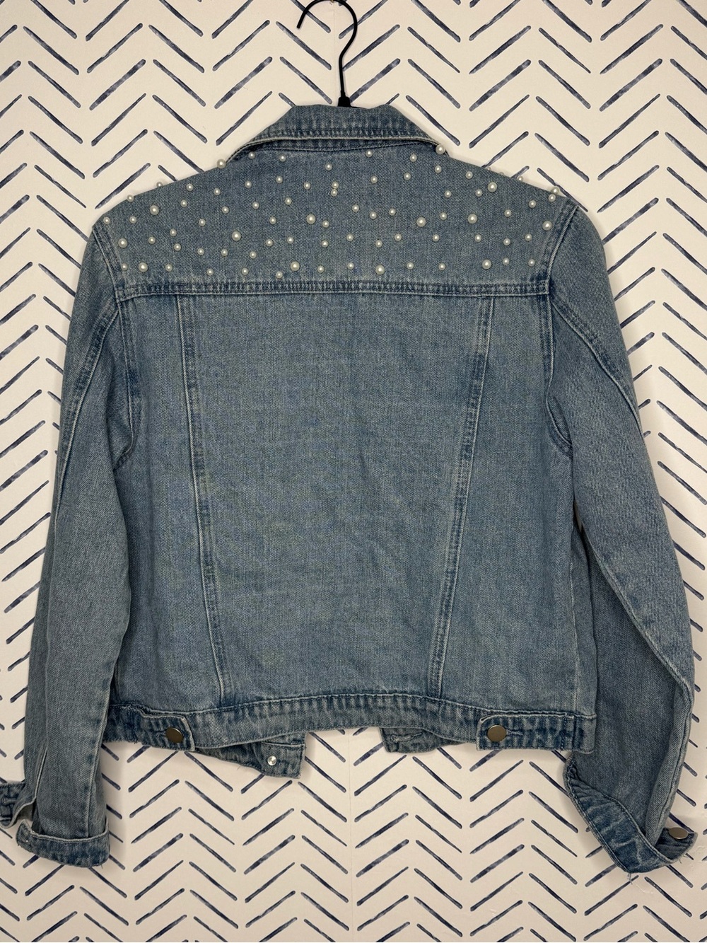Miami Pearl Embellished Denim Jacket Light wash size medium - Picture 3 of 6